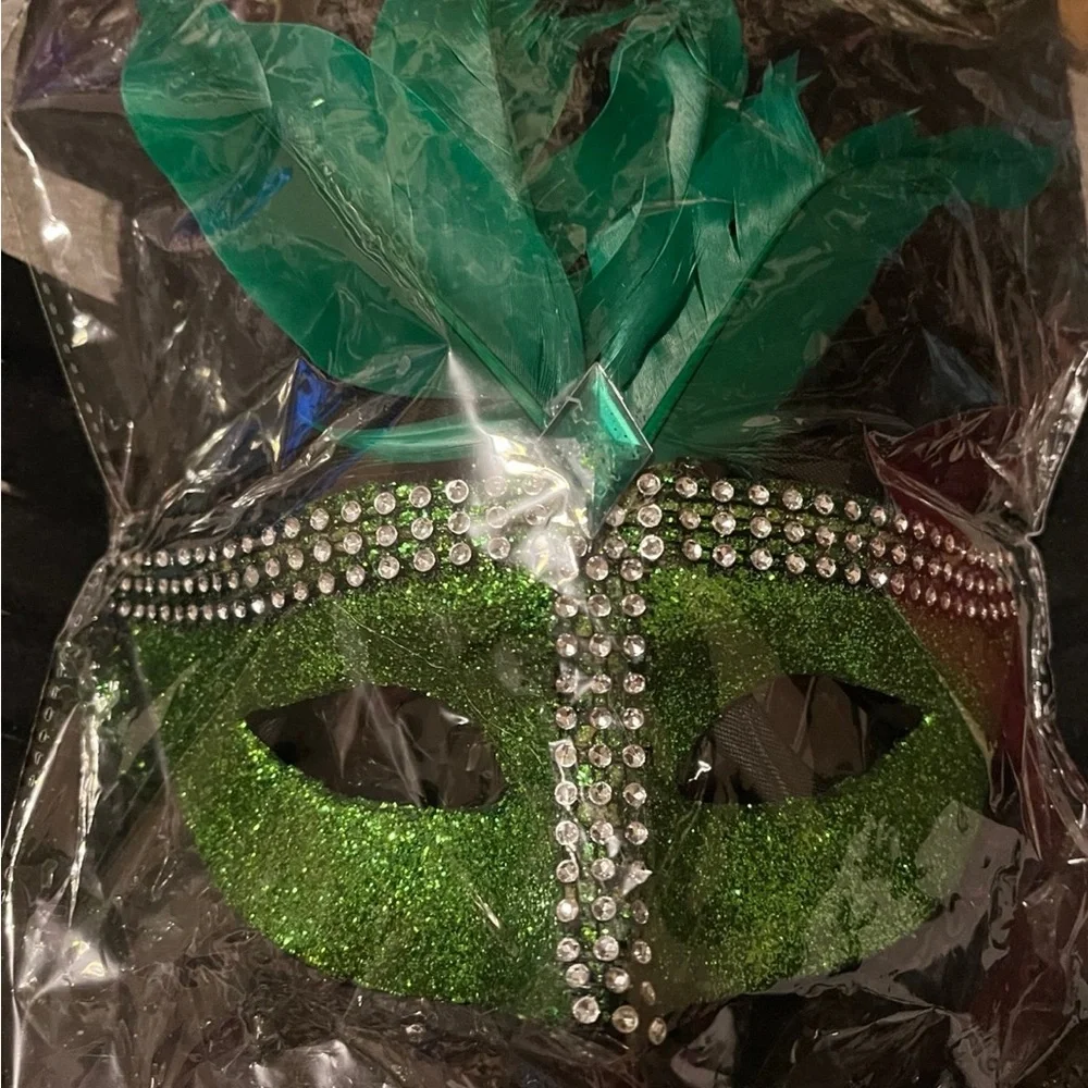 Halloween Green Feathered Masquerade Mask Halloween Costume Rhinestone Accessory